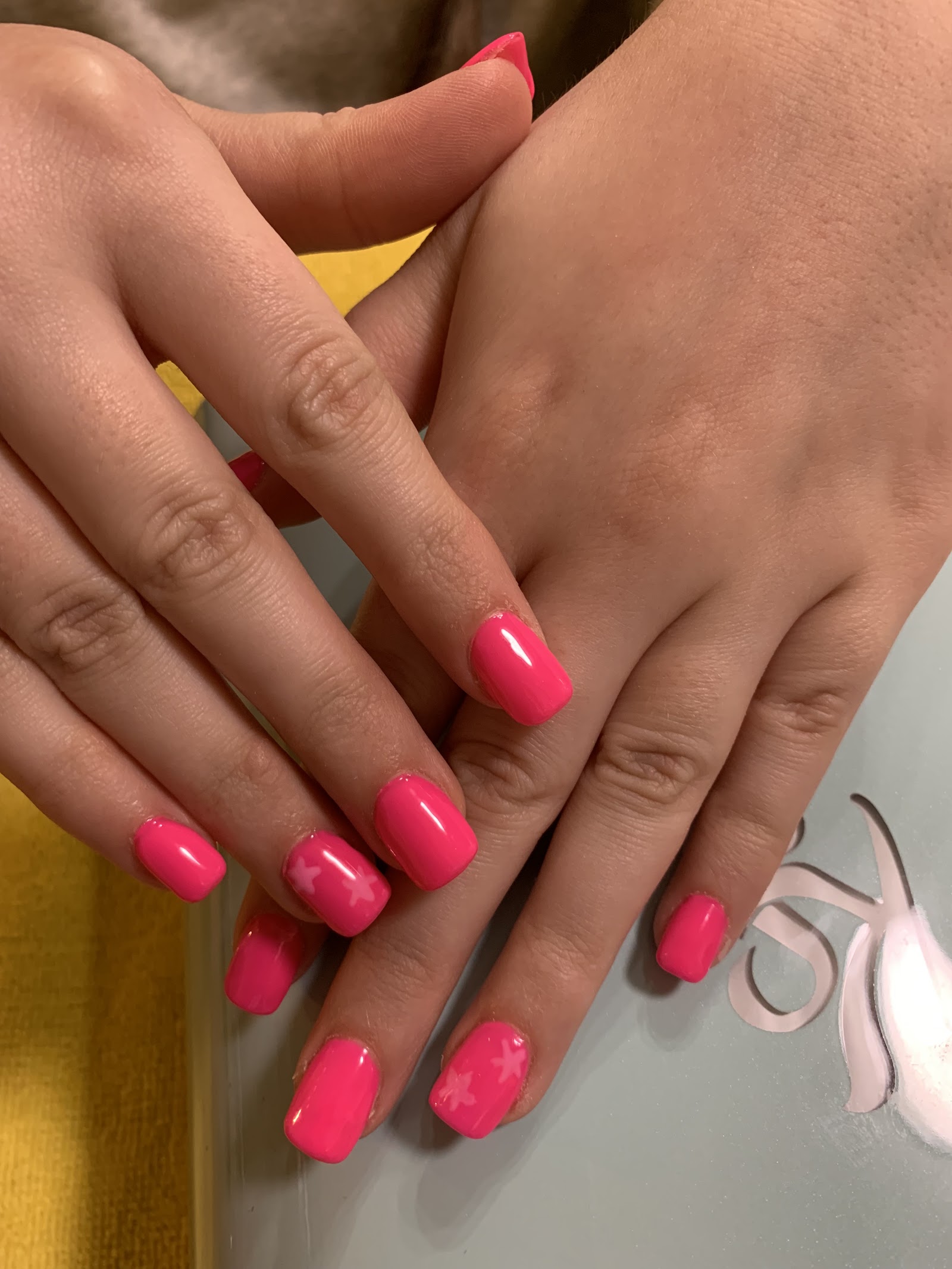 Buntea nails salon logo